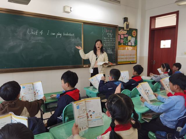 黄晓艳一人一课.jpg