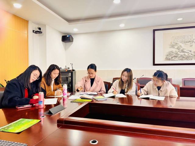 德育期初会议2.jpg 德育期初会议2.jpg