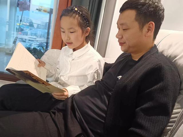 欧阳晨曦亲子共读.jpg