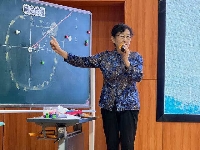 讲座.jpg 讲座.jpg