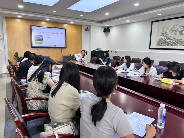 新班主任培训.jpg 新班主任培训.jpg