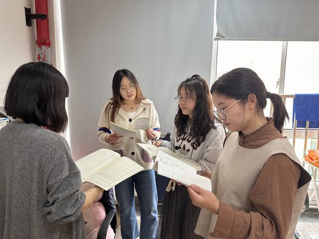 站立式研讨2.JPG