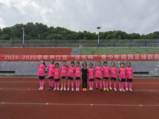 足球4.jpg 足球4.jpg