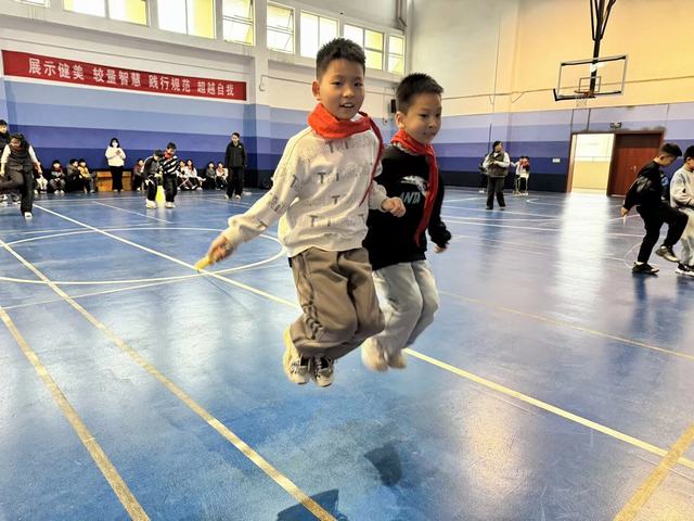 趣味跳绳体育馆1.jpeg 趣味跳绳体育馆1.jpeg
